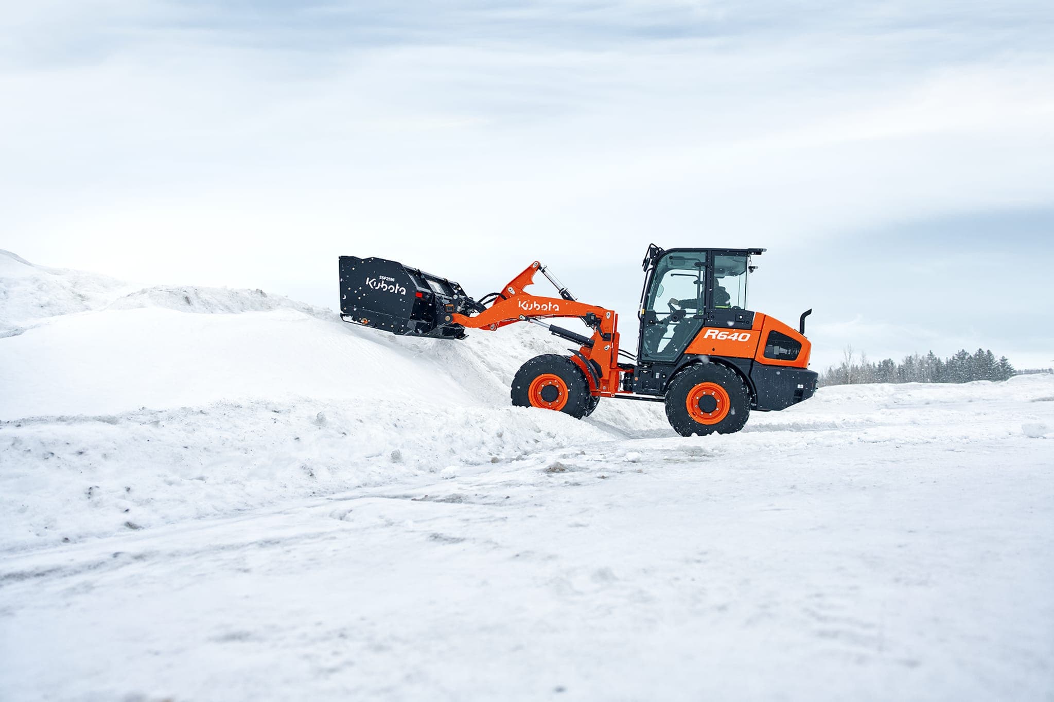 R640 Kubota Wheel Loaders — photo 2