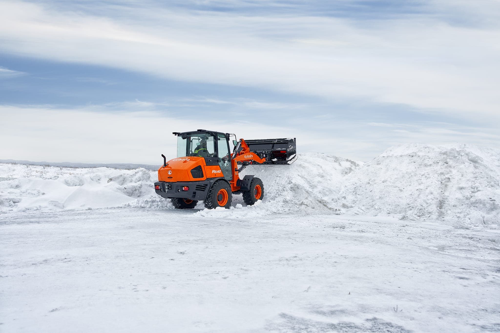 R640 Kubota Wheel Loaders — photo 3